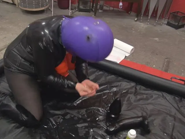 auspissen und auf Körper verteilen EXTRA CUT