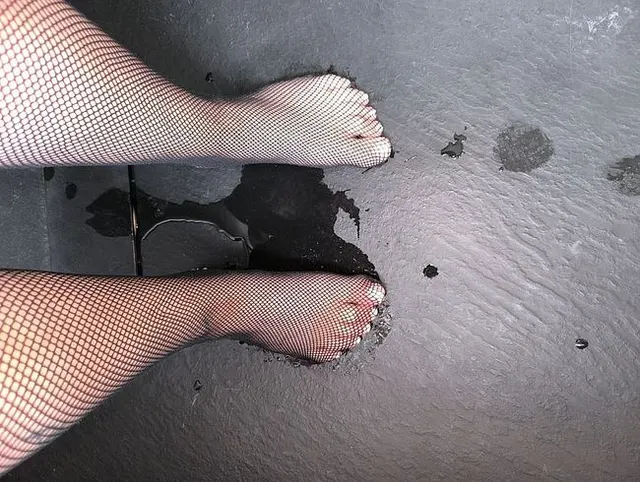 Nachtrag zum Schüssel-Pissvideo, NS und Füße