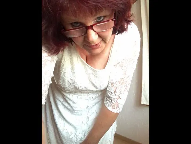 Unter dem Kleid Windel und Höschen