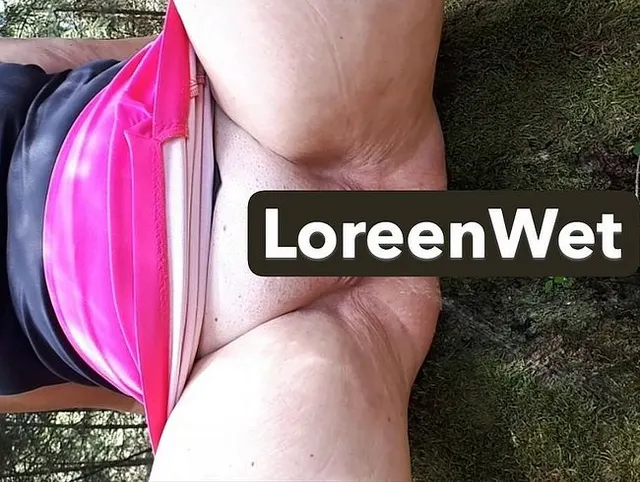 Weiches Moos in meiner Arschritze bringt mich zum Pissen ...