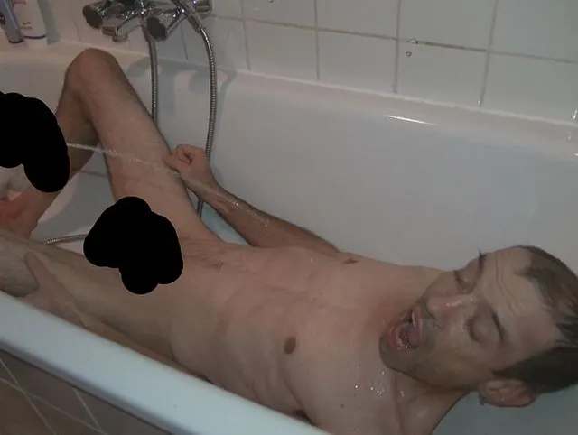 2 pissen einer trinkt