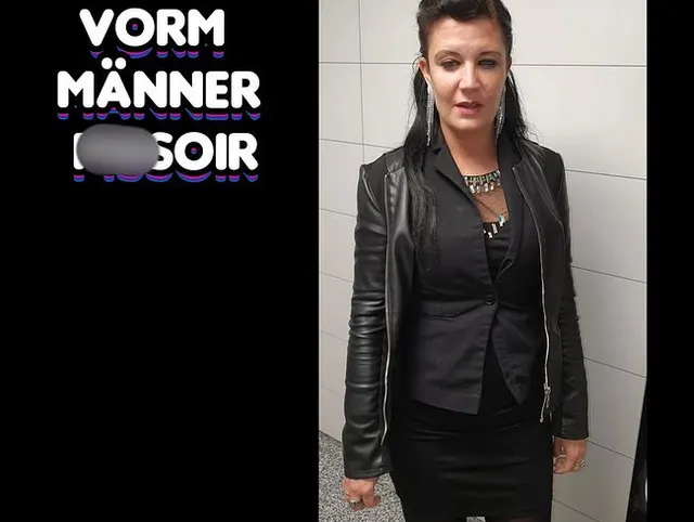 Pissen vorm Männer Pissoir.