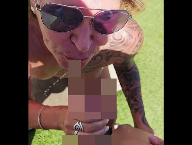 Jenny Privat - Öffentlich auf der Hotelterrasse angepisst