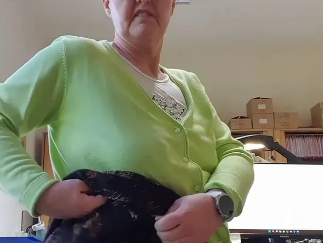 Mit Gummihose und Windel im Büro