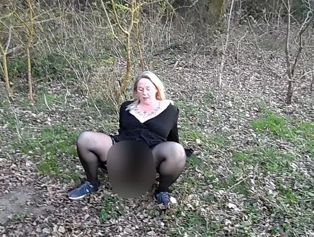 Beim Spazieren gehen geil abgepisst!!!!!