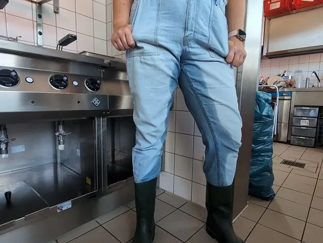Jeanspiss auf Arbeit und in Gummistiefel .