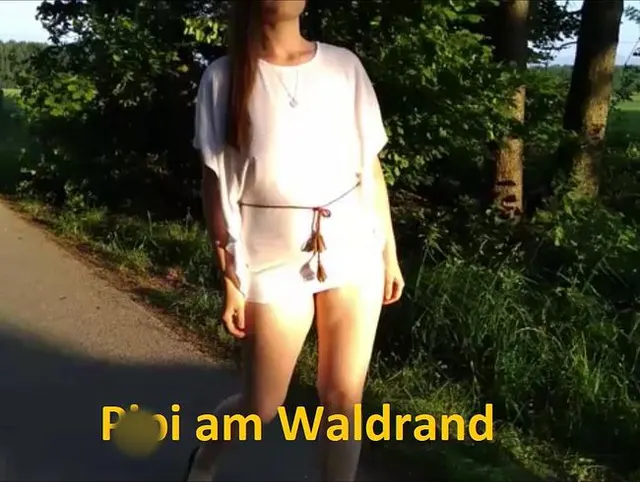 Pipi am Waldrand