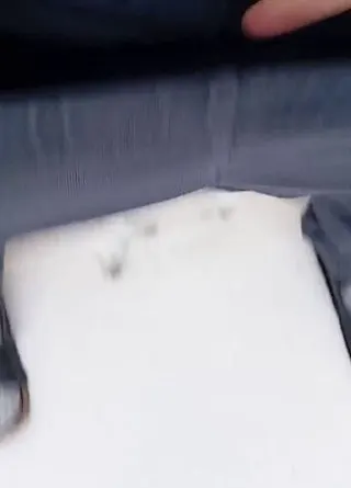 Der letzte Piss im Schnee,siehst du den Tropfen an der Muschi