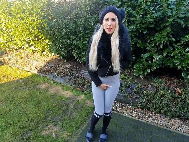 Ausgesperrt und eingepisst in die Leggins