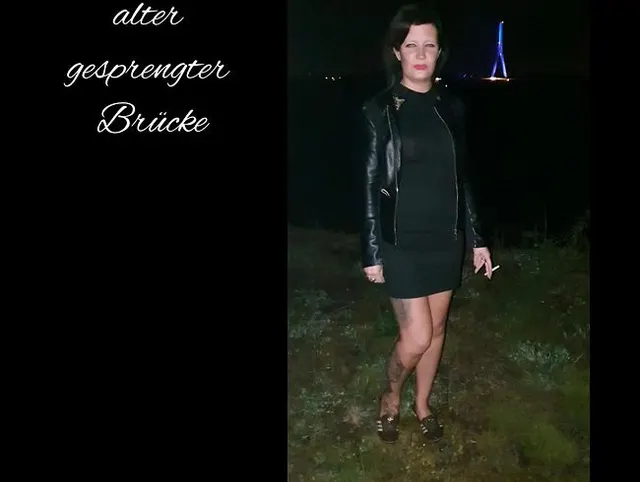 Pissen auf alter gesprengter Brücke.