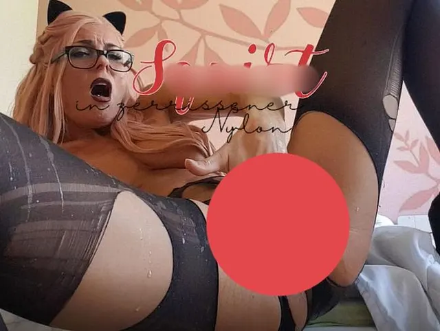 Squirt in zerrissener Nylon