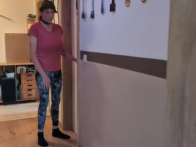 Sina hat sich vor der Toiletten tür ein gepullert weil besetzt war