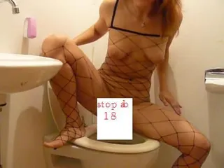 * Pissen im Catsuit *