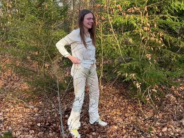 Hose und im Wald vollgepisst und im Auto gefickt