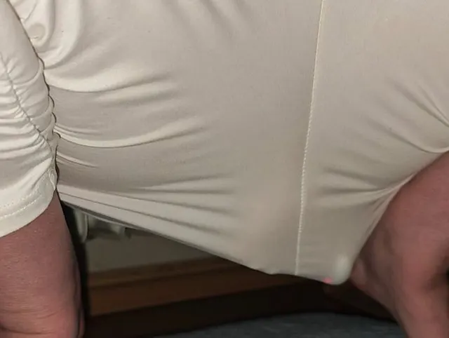 Ich wollte nicht auf Toilette weil ich so geil wahr