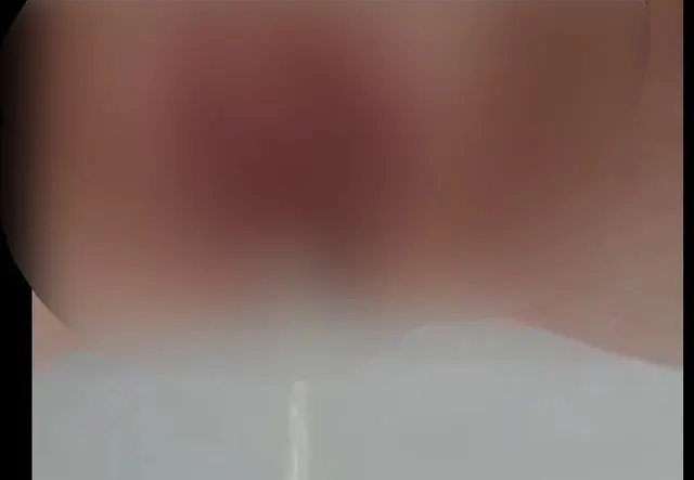 Handyvideo - meine Fotze pisst ab