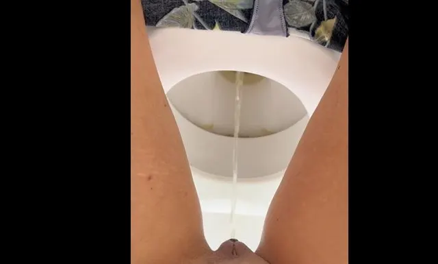 Auf der Arbeit im Stehen pissen