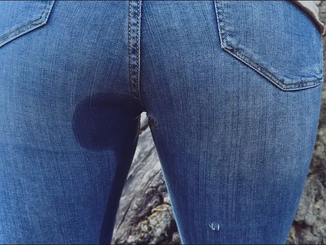 USERWUNSCH!! Ich PISS mir draußen in die Hose, konnte es nicht mehr aushalten!
