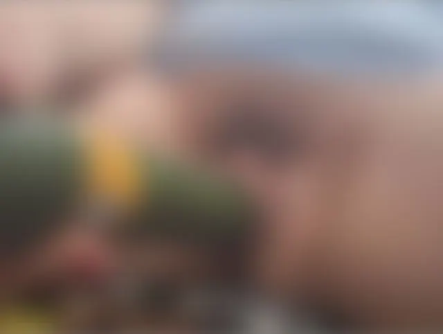 Natursekt Wunschvideo heisse haarige MILF spielt mit einer Gurke und pisst heisser NS Squirt