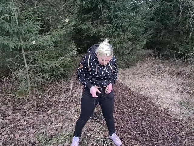 Am Waldrand geil abgepisst