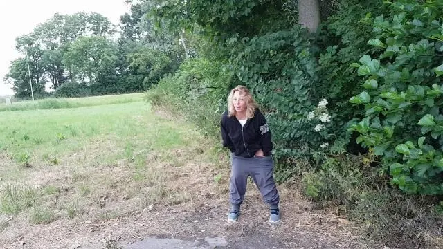 Am Rastplatz Pinkeln