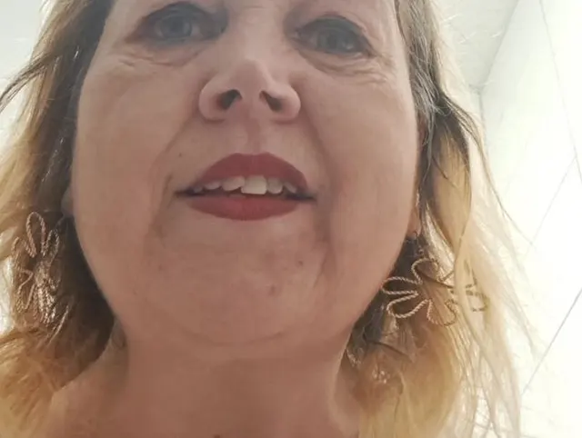 pinkeln auf öffentlichen Klo (selfie - Hochkannt gefilmt)