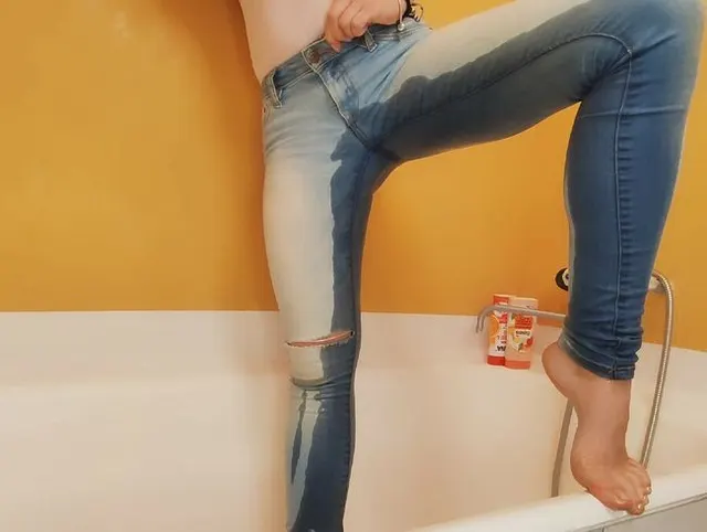 Pisse in Jeans