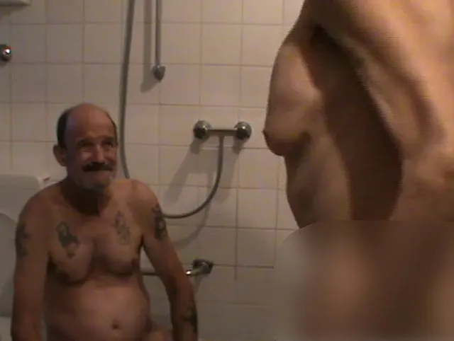 Peter über Kopf gepisst