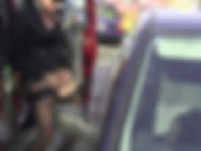 Baumarkt Parktplatz: geil gegen fremdes Auto gepisst