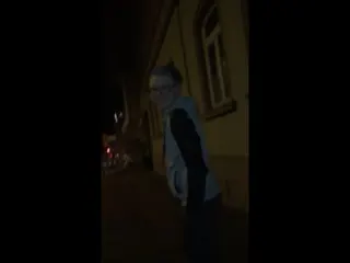 Pinkeln mitten in der stadt Publick!"