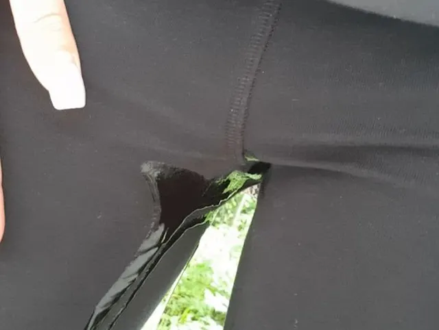 Outdoor in Sportleggings gepisst - 1 pinkeln