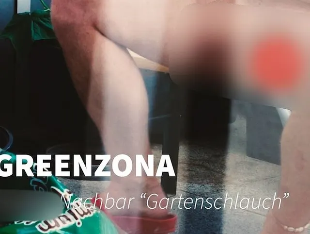 GURKEN NACHBAR BEOBACHTET MIT EIGENEN "GARTENSCHLAUCH"
