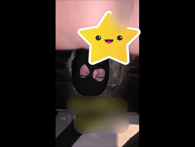 Mundfotze bis zum würgen gefickt