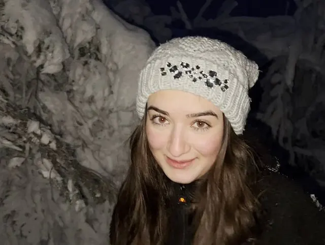 Einfach in den Schnee GEPISST und ihn gelb gefärbt!!