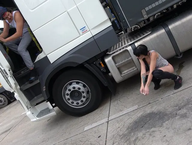 Pisstop mit fatalen folgen auf der A12 Sperma oder Anzeige Public Natursekt