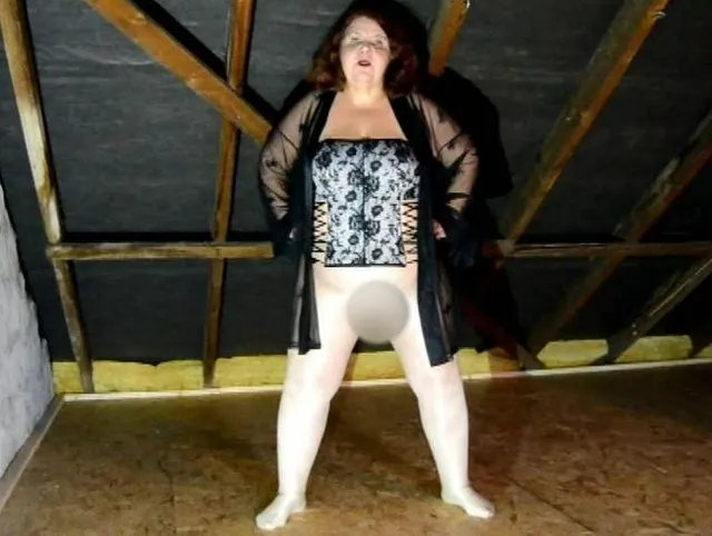 Eingepisste Glanz-Nylons