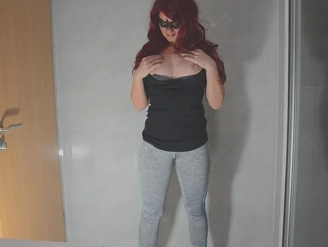 Hab mir voll in meine enge Leggins gepisst. DAS WAR SO GEIL!!!