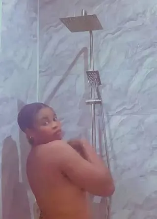 Vorschau aus Ebony: Come and take a shower with me ???
