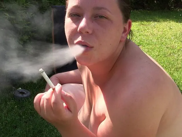Fetisch Leidenschaft Nackt-pissen-rauchen-wichsen