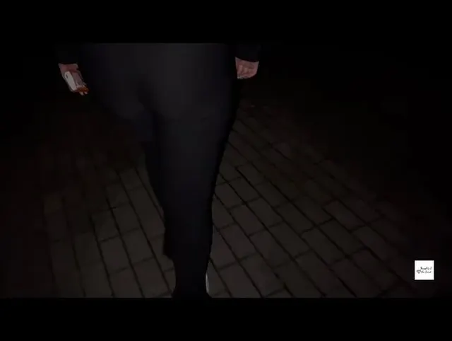 Urinprobe vor dem Ärztehaus - PublicPiss